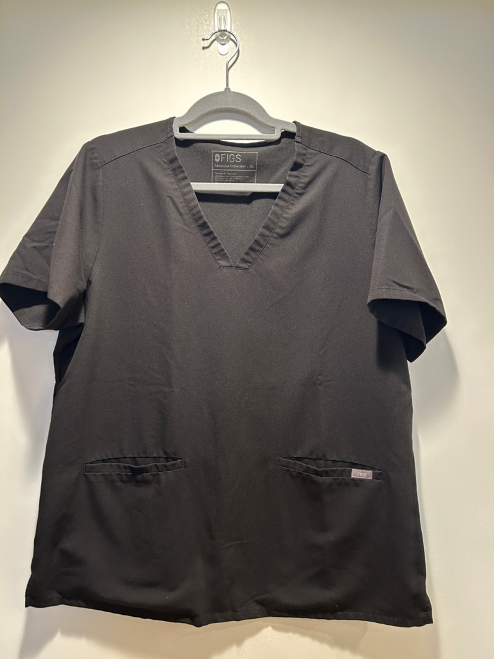 FIGS Women’s Casma Black V-Neck Scrub Top